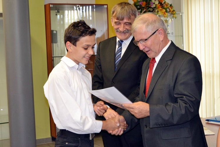 W Radomyślu Wielkim wręczono stypendia dla uczniów i nauczycieli