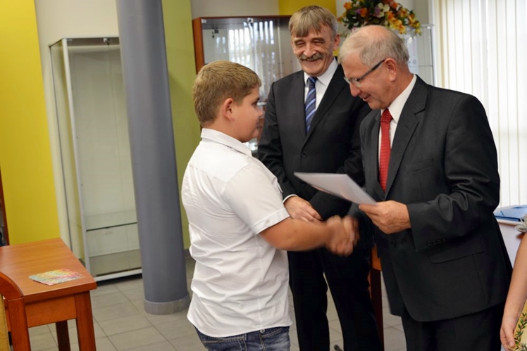 W Radomyślu Wielkim wręczono stypendia dla uczniów i nauczycieli