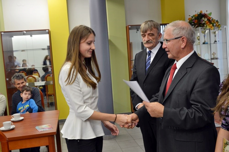 W Radomyślu Wielkim wręczono stypendia dla uczniów i nauczycieli