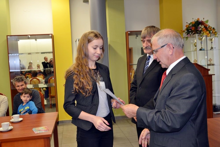 W Radomyślu Wielkim wręczono stypendia dla uczniów i nauczycieli