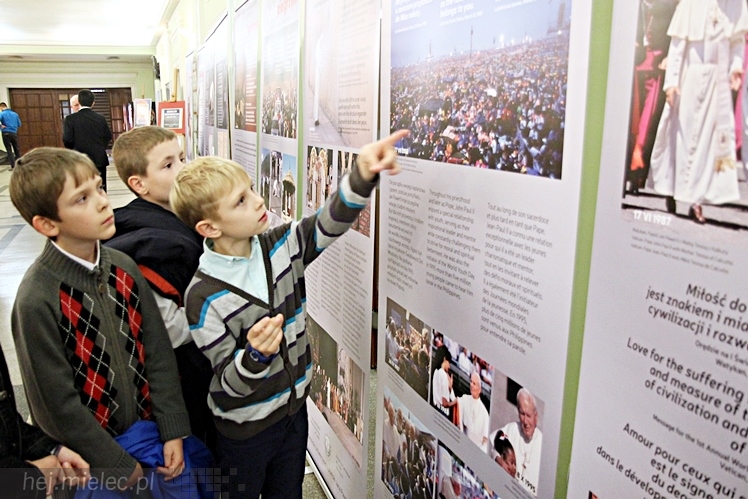 Dni Papieskie 2014: wystawa w holu SCK i spotkanie z ks. Januszem Królikowskim