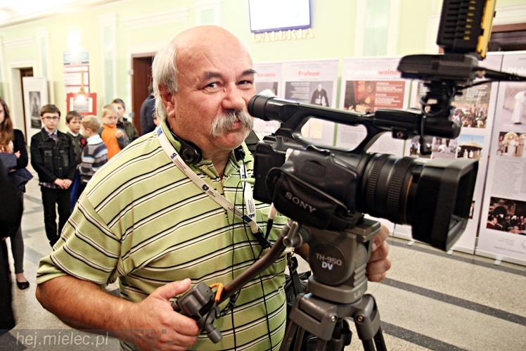 Dni Papieskie 2014: wystawa w holu SCK i spotkanie z ks. Januszem Królikowskim