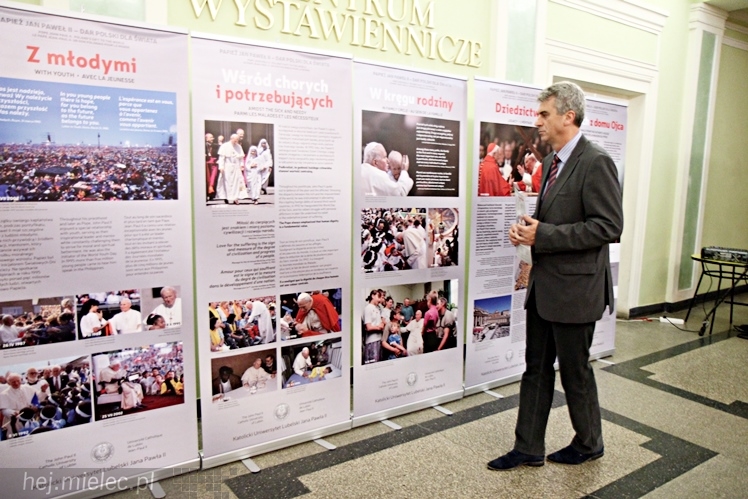 Dni Papieskie 2014: wystawa w holu SCK i spotkanie z ks. Januszem Królikowskim