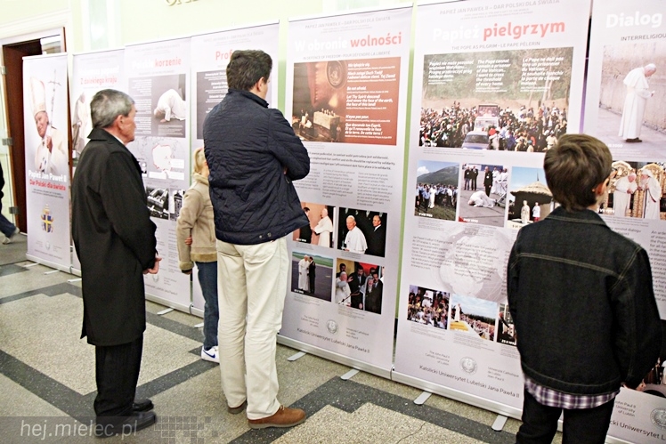 Dni Papieskie 2014: wystawa w holu SCK i spotkanie z ks. Januszem Królikowskim