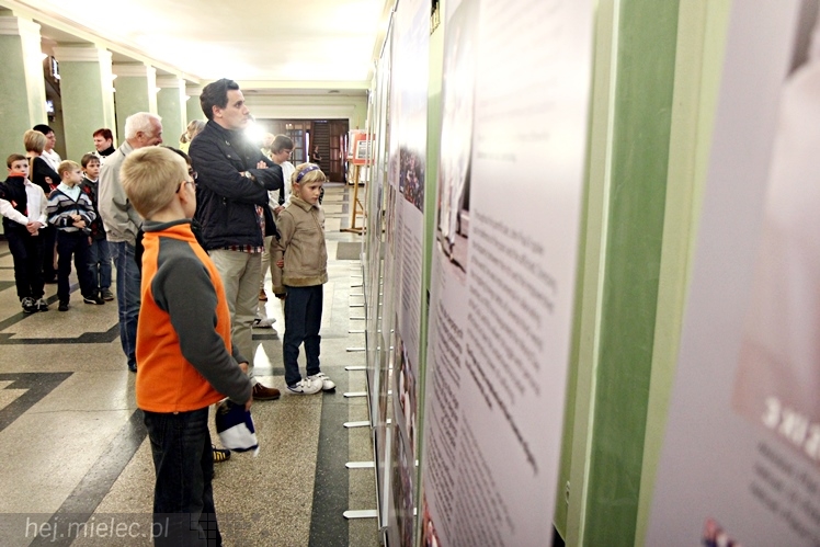 Dni Papieskie 2014: wystawa w holu SCK i spotkanie z ks. Januszem Królikowskim