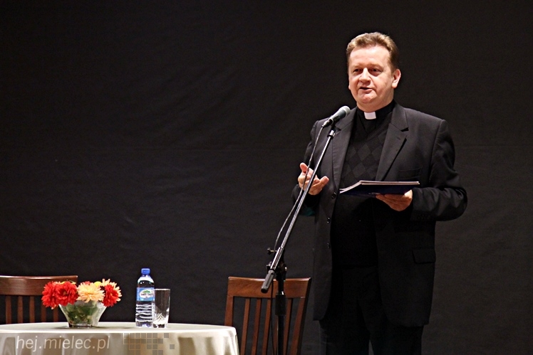 Dni Papieskie 2014: wystawa w holu SCK i spotkanie z ks. Januszem Królikowskim