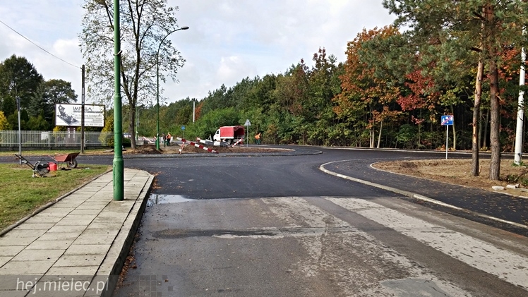 Finiszują prace przy przebudowie wjazdu na Cmentarz Komunalny