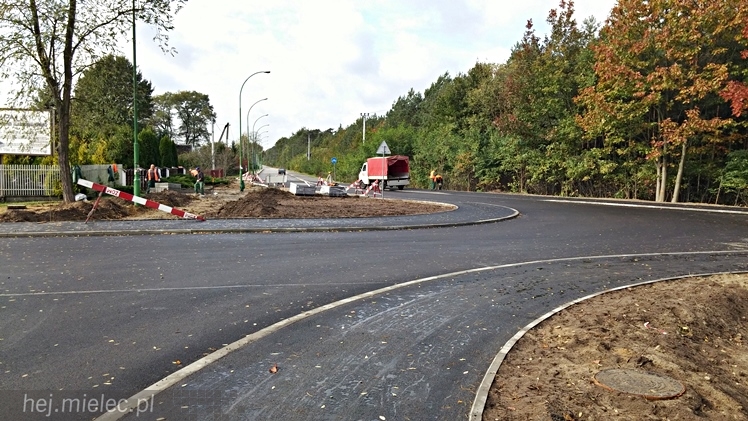 Finiszują prace przy przebudowie wjazdu na Cmentarz Komunalny