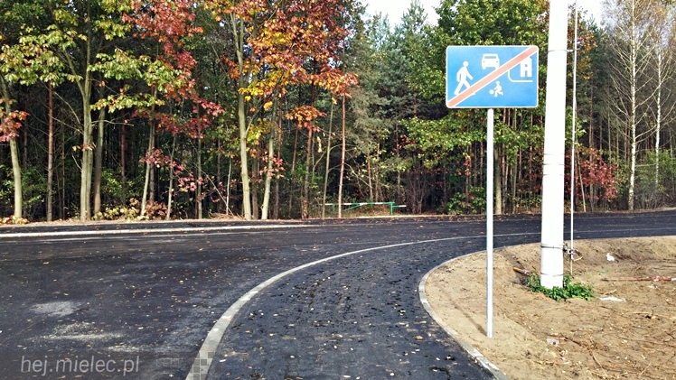 Finiszują prace przy przebudowie wjazdu na Cmentarz Komunalny