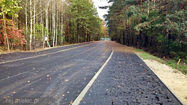 Finiszują prace przy przebudowie wjazdu na Cmentarz Komunalny