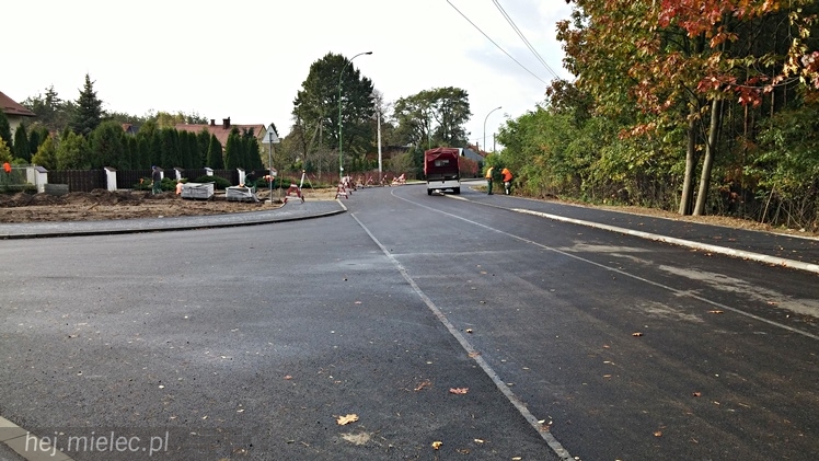 Finiszują prace przy przebudowie wjazdu na Cmentarz Komunalny