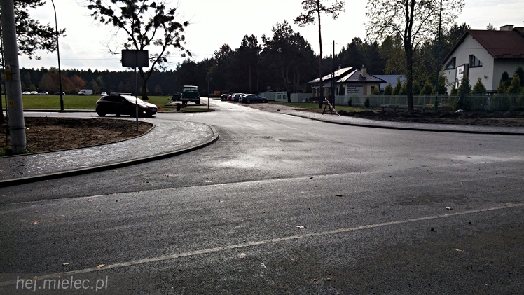 Finiszują prace przy przebudowie wjazdu na Cmentarz Komunalny