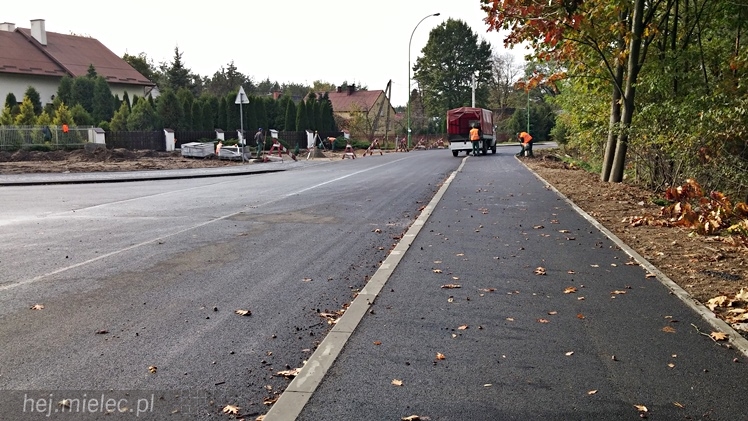 Finiszują prace przy przebudowie wjazdu na Cmentarz Komunalny