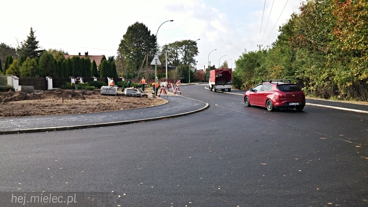 Finiszują prace przy przebudowie wjazdu na Cmentarz Komunalny