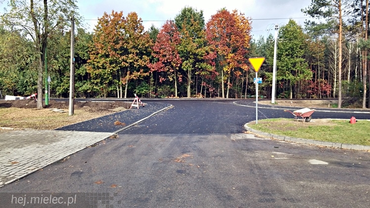 Finiszują prace przy przebudowie wjazdu na Cmentarz Komunalny