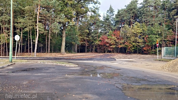 Finiszują prace przy przebudowie wjazdu na Cmentarz Komunalny