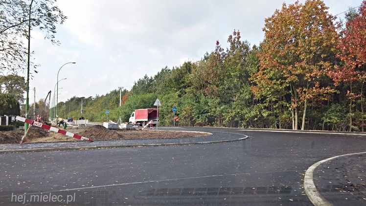 Finiszują prace przy przebudowie wjazdu na Cmentarz Komunalny