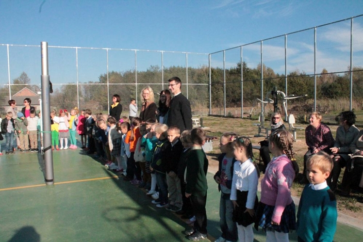 W Żarówce oddano do użytku boisko wraz sprzętem rehabilitacyjnym