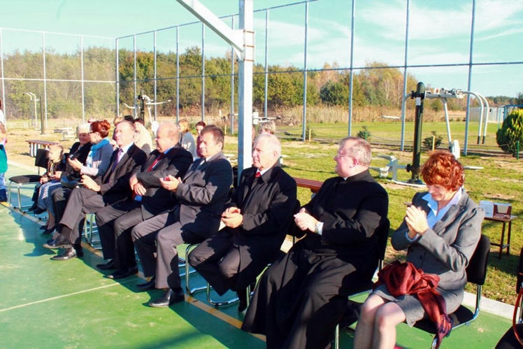 W Żarówce oddano do użytku boisko wraz sprzętem rehabilitacyjnym