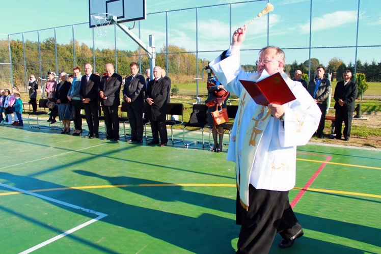 W Żarówce oddano do użytku boisko wraz sprzętem rehabilitacyjnym