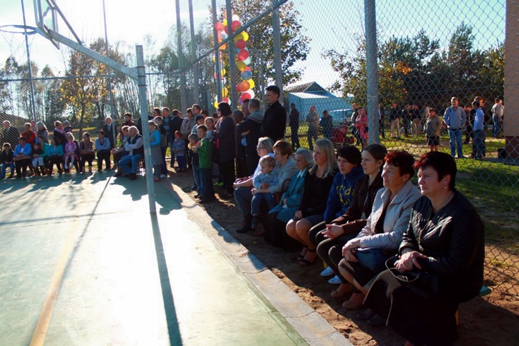 W Żarówce oddano do użytku boisko wraz sprzętem rehabilitacyjnym