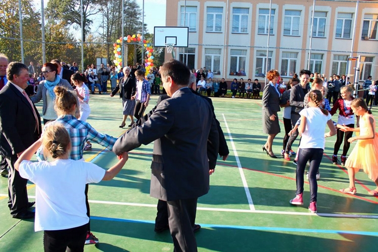 W Żarówce oddano do użytku boisko wraz sprzętem rehabilitacyjnym