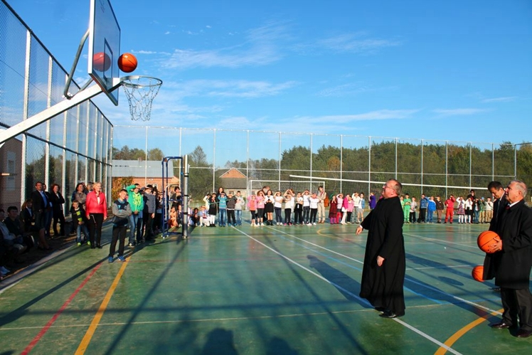 W Żarówce oddano do użytku boisko wraz sprzętem rehabilitacyjnym