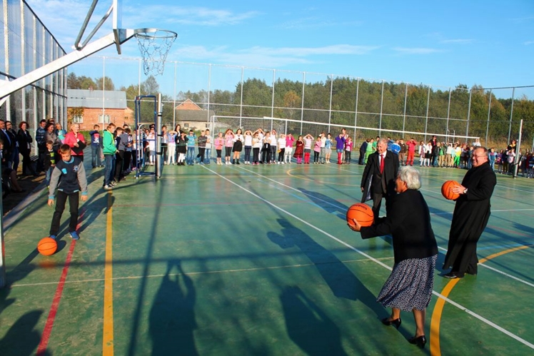 W Żarówce oddano do użytku boisko wraz sprzętem rehabilitacyjnym