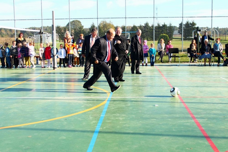 W Żarówce oddano do użytku boisko wraz sprzętem rehabilitacyjnym