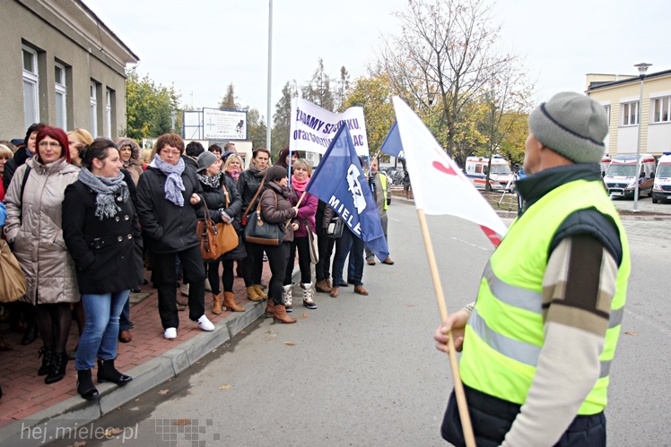 Pikieta pracowników szpitala w sprawie podwyższenia pensji