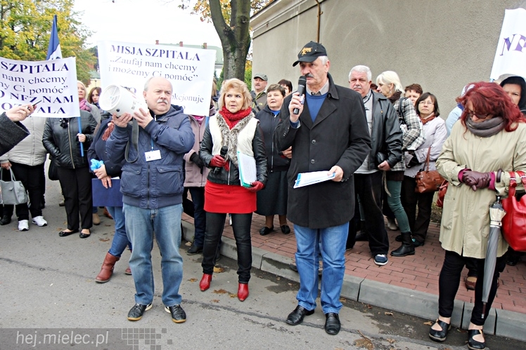 Pikieta pracowników szpitala w sprawie podwyższenia pensji