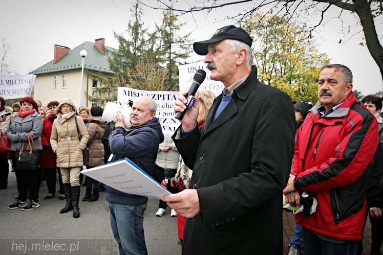 Pikieta pracowników szpitala w sprawie podwyższenia pensji