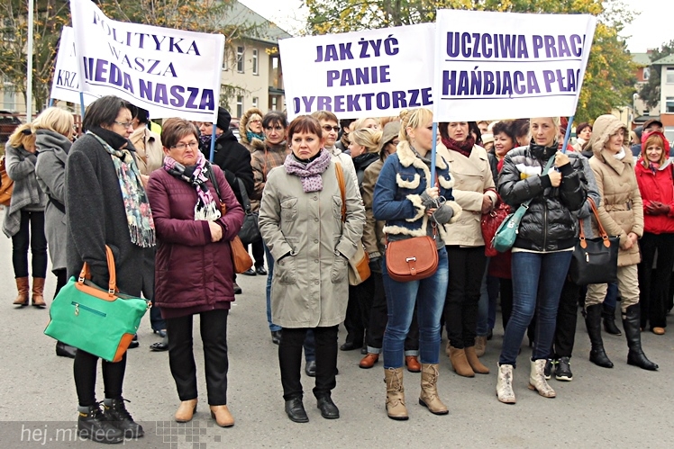 Pikieta pracowników szpitala w sprawie podwyższenia pensji