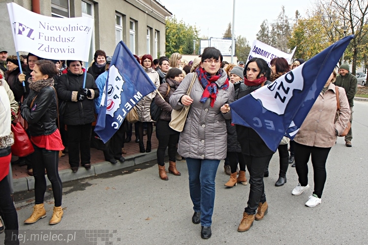 Pikieta pracowników szpitala w sprawie podwyższenia pensji