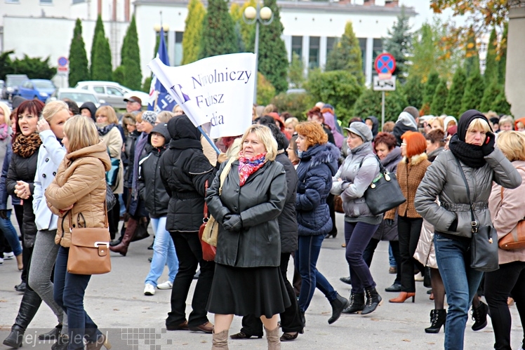 Pikieta pracowników szpitala w sprawie podwyższenia pensji