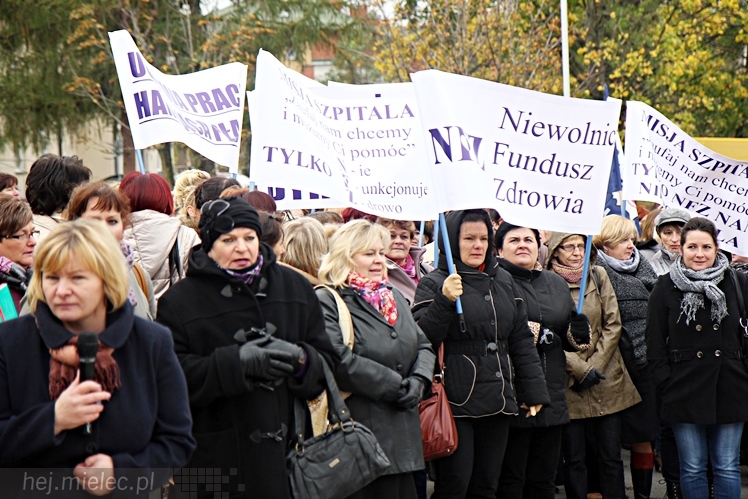 Pikieta pracowników szpitala w sprawie podwyższenia pensji