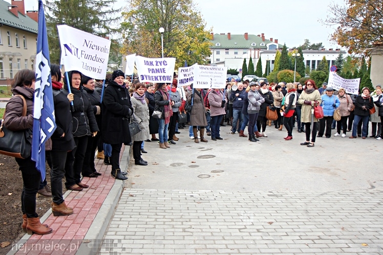 Pikieta pracowników szpitala w sprawie podwyższenia pensji