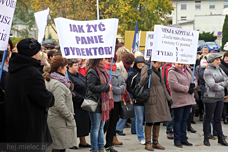 Pikieta pracowników szpitala w sprawie podwyższenia pensji