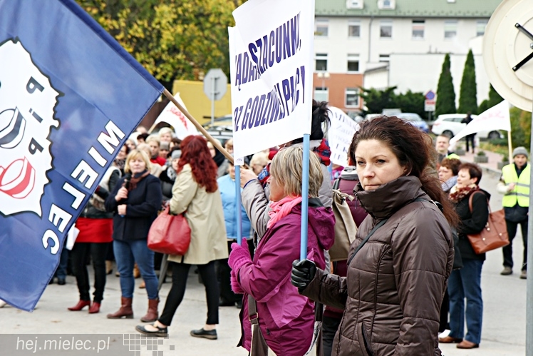 Pikieta pracowników szpitala w sprawie podwyższenia pensji