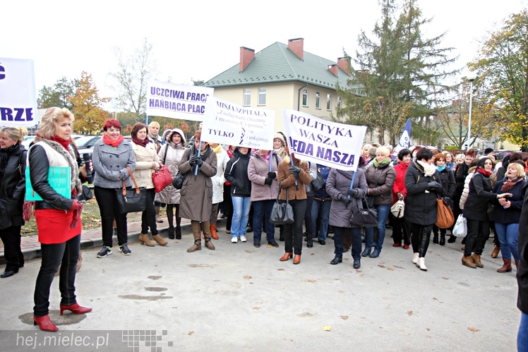 Pikieta pracowników szpitala w sprawie podwyższenia pensji