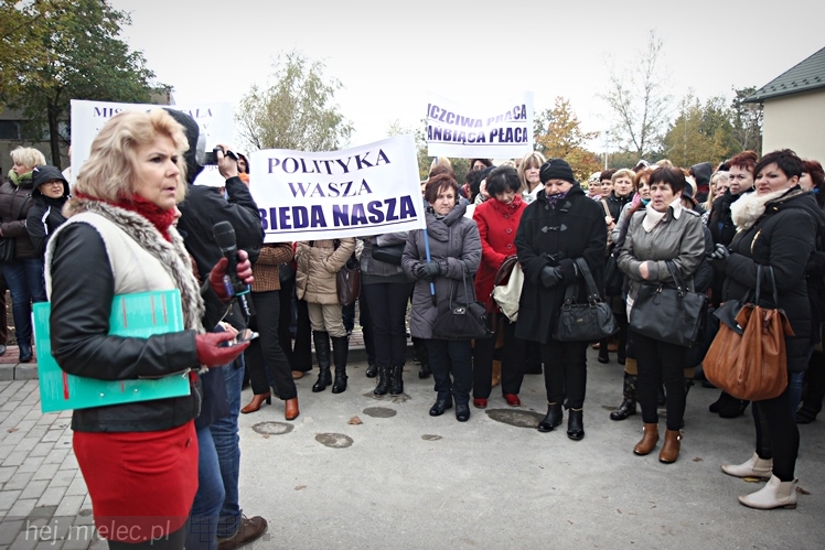Pikieta pracowników szpitala w sprawie podwyższenia pensji