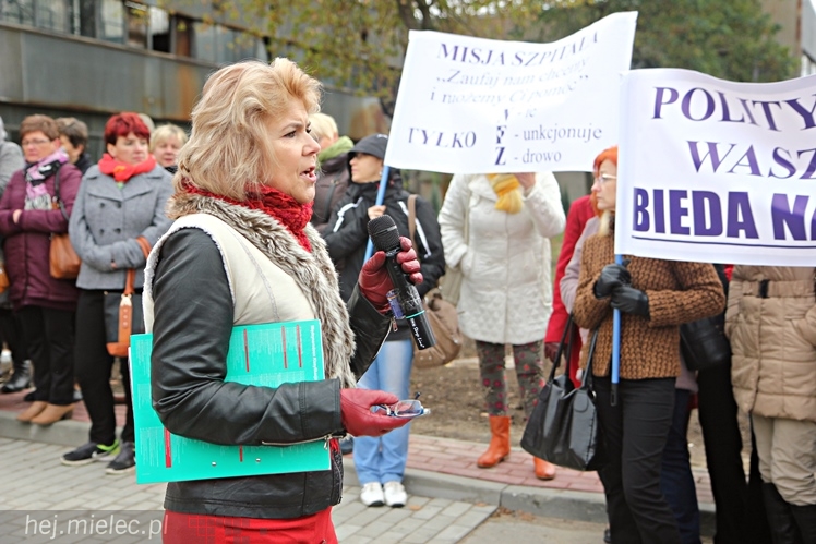 Pikieta pracowników szpitala w sprawie podwyższenia pensji