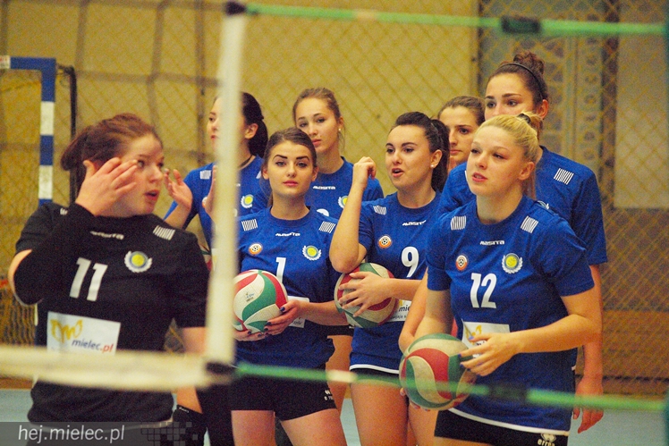 Kolejne zwycięstwo siatkarek Szóstki Mielec