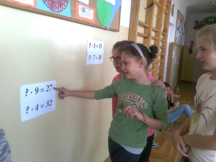 Światowy Dzień Tabliczki Mnożenia w szkole w Zabrniu