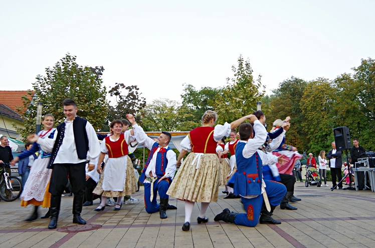 Stowarzyszenie Seniorów ZPiT ?RZESZOWIACY? na szolnockim Festiwalu Gulaszu