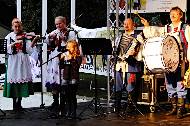 Stowarzyszenie Seniorów ZPiT ?RZESZOWIACY? na szolnockim Festiwalu Gulaszu