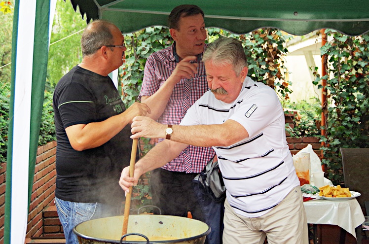 Stowarzyszenie Seniorów ZPiT ?RZESZOWIACY? na szolnockim Festiwalu Gulaszu