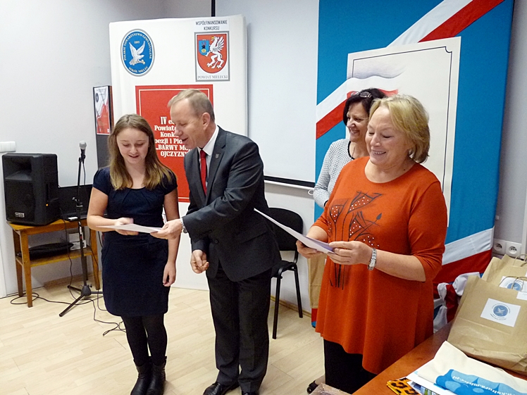 IV edycja Powiatowego Konkursu Poezji i Piosenki ?Barwy Mojej Ojczyzny? rozstrzygnięta