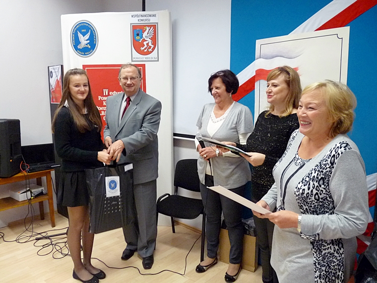 IV edycja Powiatowego Konkursu Poezji i Piosenki ?Barwy Mojej Ojczyzny? rozstrzygnięta