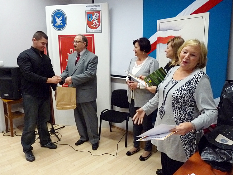 IV edycja Powiatowego Konkursu Poezji i Piosenki ?Barwy Mojej Ojczyzny? rozstrzygnięta